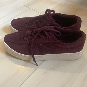 Ladies Tretorn Nylite Sneakers Maroon size 9 EUC